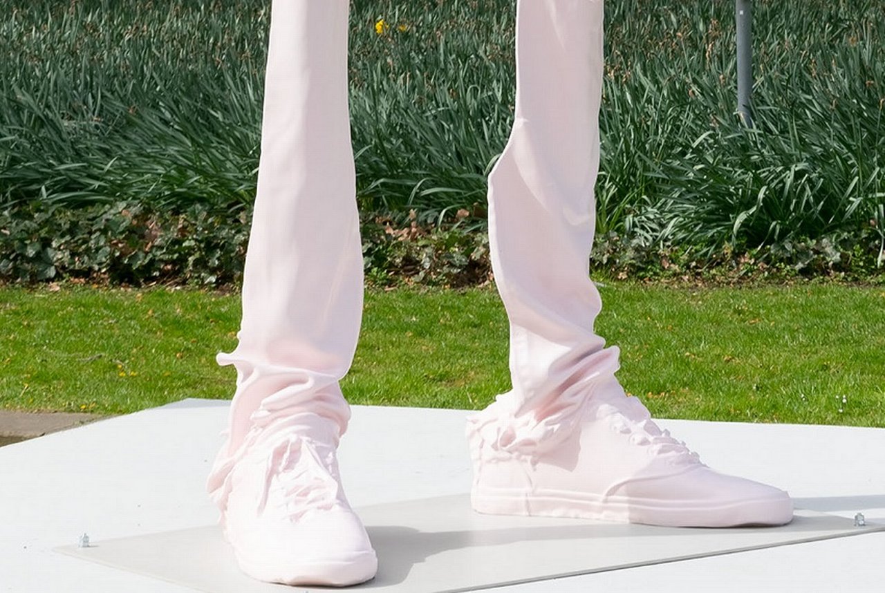 Erwin Wurm, Tor (Skins), 2021