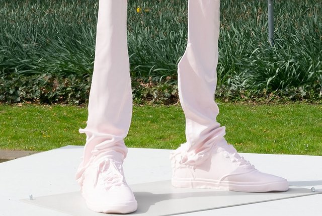 Erwin Wurm, Tor (Skins), 2021