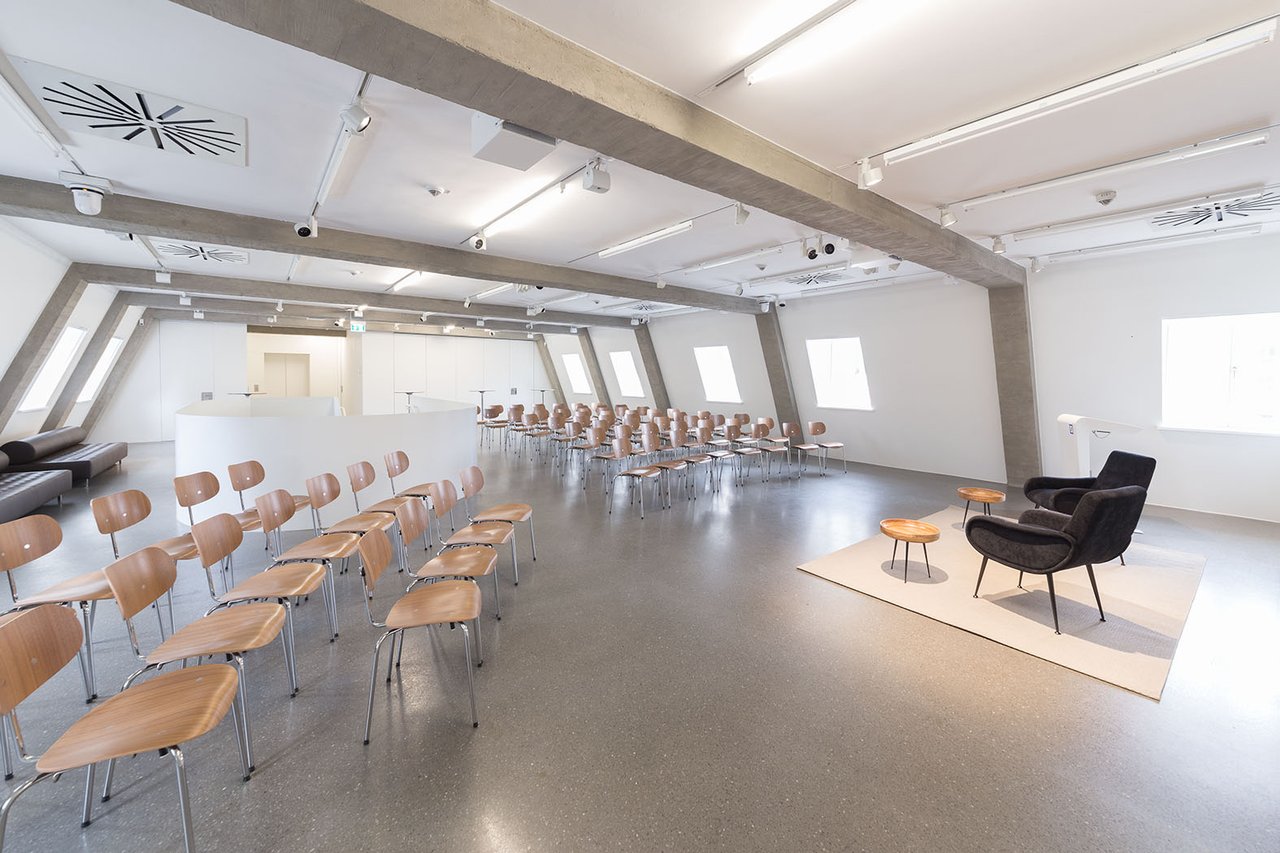 Atelier, Seating
