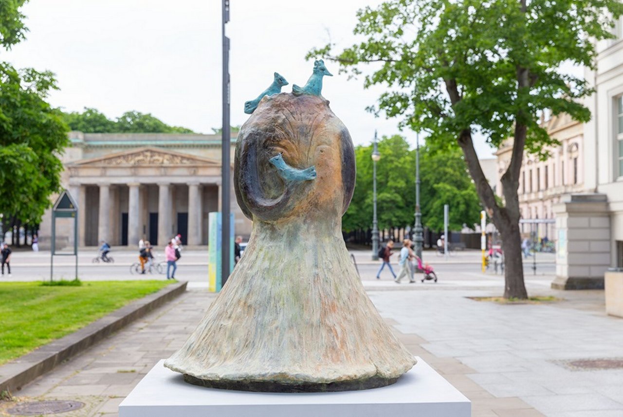 Leiko Ikemura, Figure with Three Birds, 2021