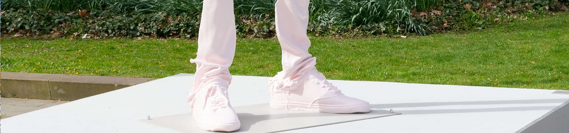 Erwin Wurm, Tor (Skins), 2021 (c) VG-Bildkunst Bonn, 2023, Foto: Mathias Schormann